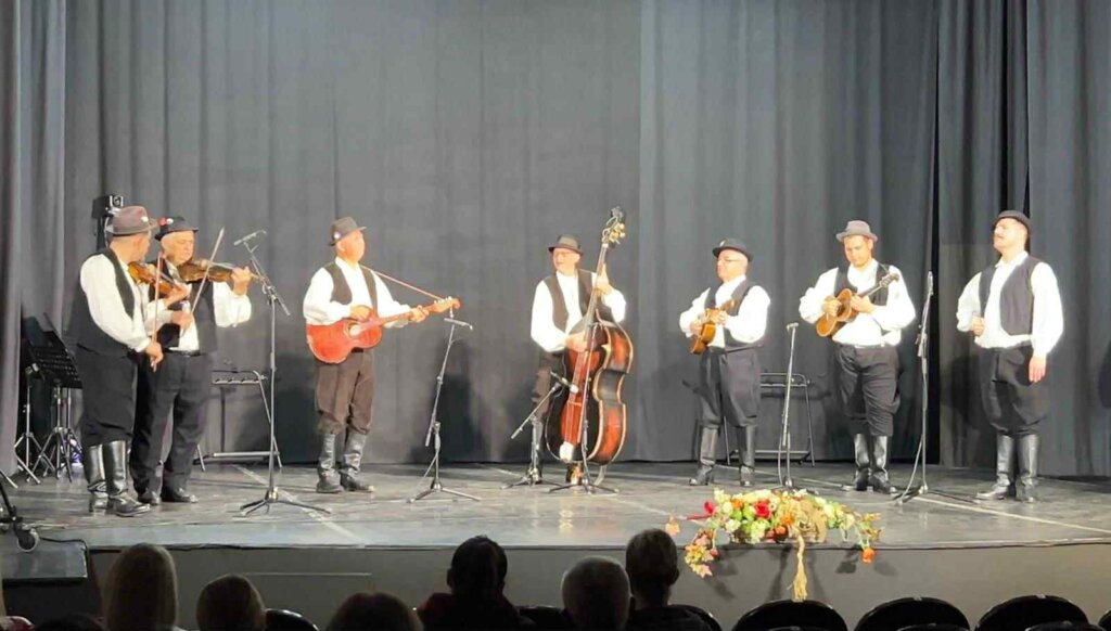 [FOTO/VIDEO] Tamburaši KUD-a Prigorje osvojili srebrnu plaketu na 32. Susretu hrvatskih tamburaških orkestara i sastava u Dugom Selu