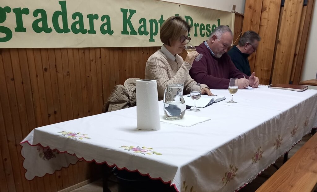 U Preseki održano kušanje mladih vina, proslavljeno i Martinje