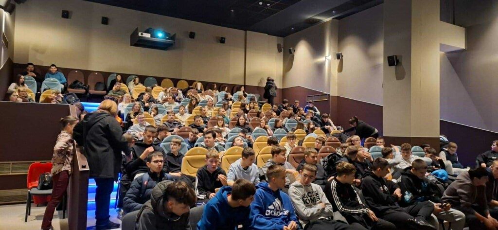 Gledanjem dokumentarnog filma učenici Srednje škole „Ivan Seljanec“ Križevci i braniteljske udruge obilježili Dan sjećanja na žrtvu Vukovara i Škabrnje