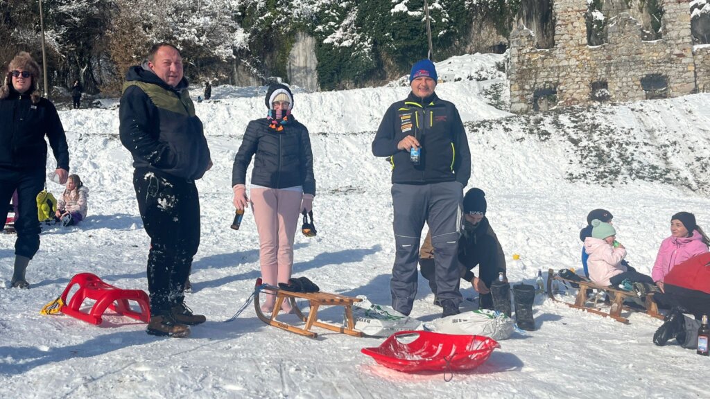 8f32e542 02e3 423f B3d9 2c43c6d419d1