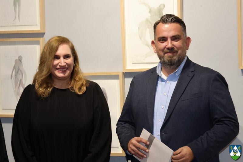 Cn9a1147 800x800 Equal