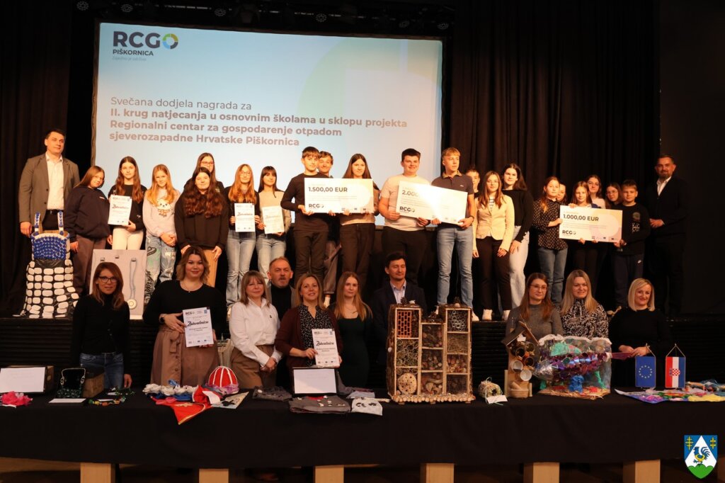 Župan Tomislav Golubić uručio nagrade učenicima koji su sudjelovali u kreativnom natjecanju osnovnih škola o gospodarenju otpadom