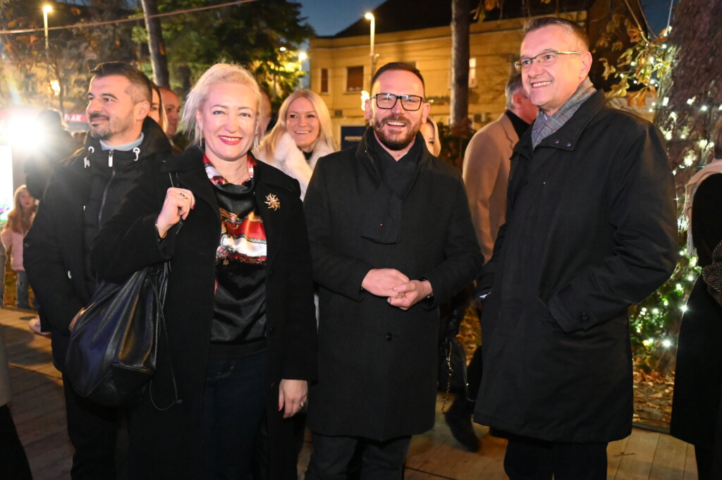 [FOTO/VIDEO] Prekrasnim programom otvoren “Advent u Velikoj Gorici”
