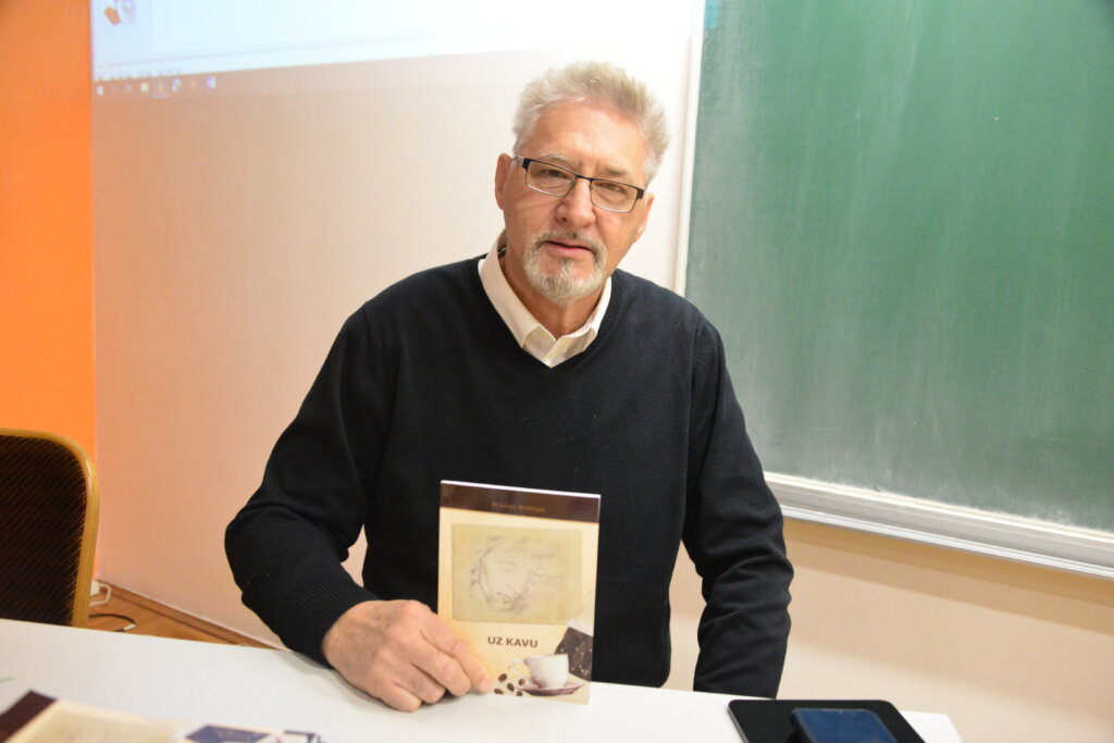 [FOTO/VIDEO] Mladen Bošnjak u Dubravi promovirao zbirku pjesama “Uz kavu”