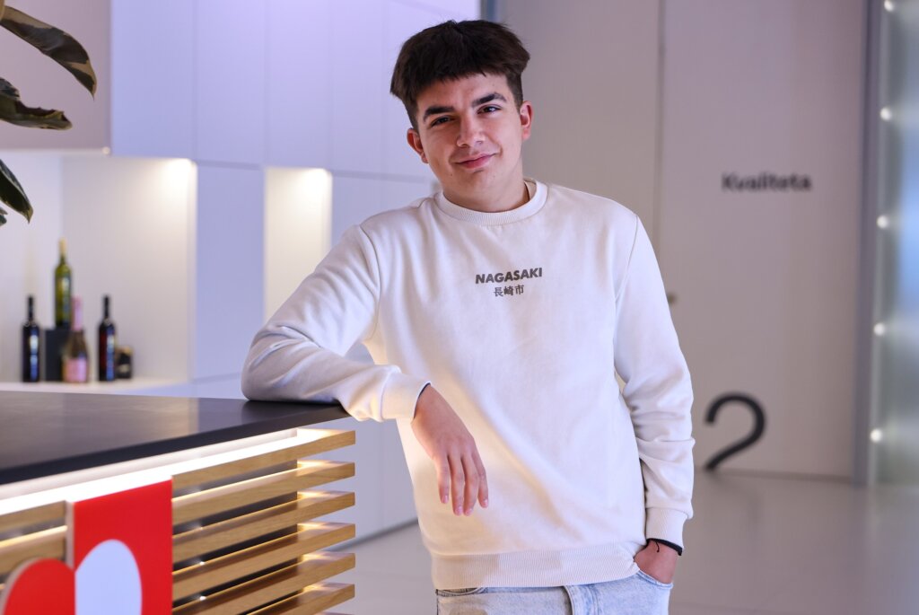 Matija Jakupić, Stipendist