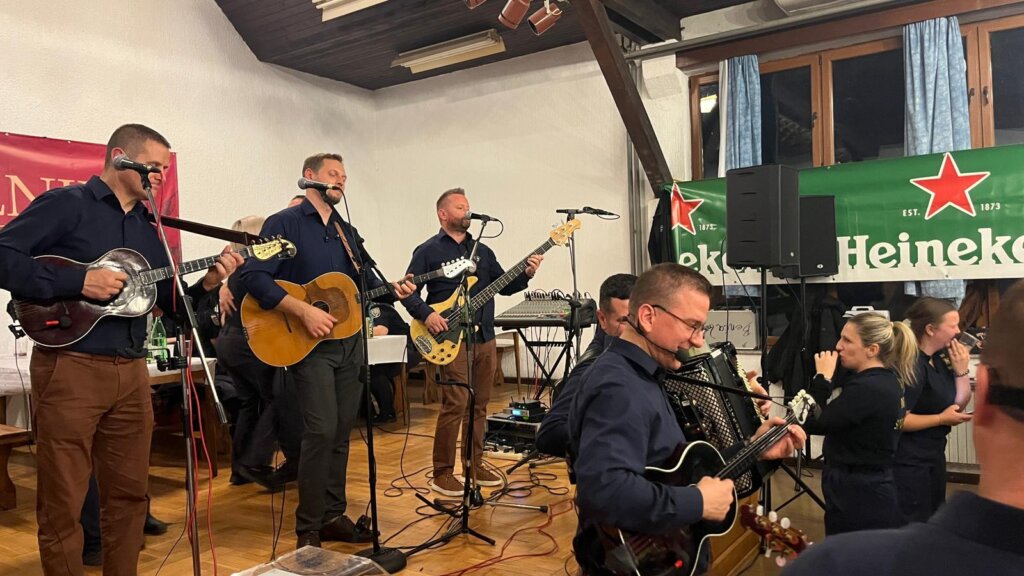 Photo 2025 11 29 23 37 13