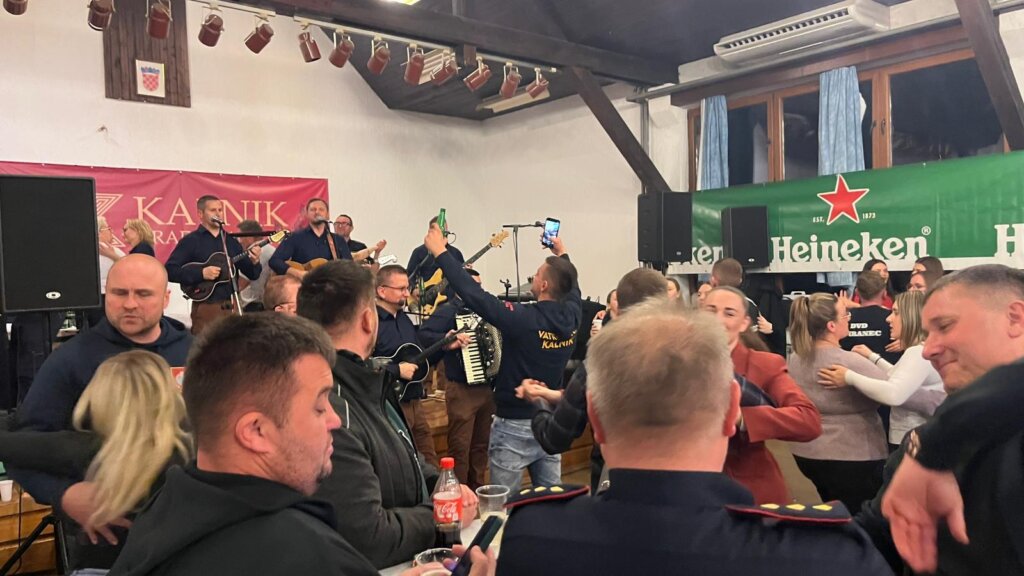 Photo 2025 11 29 23 37 29