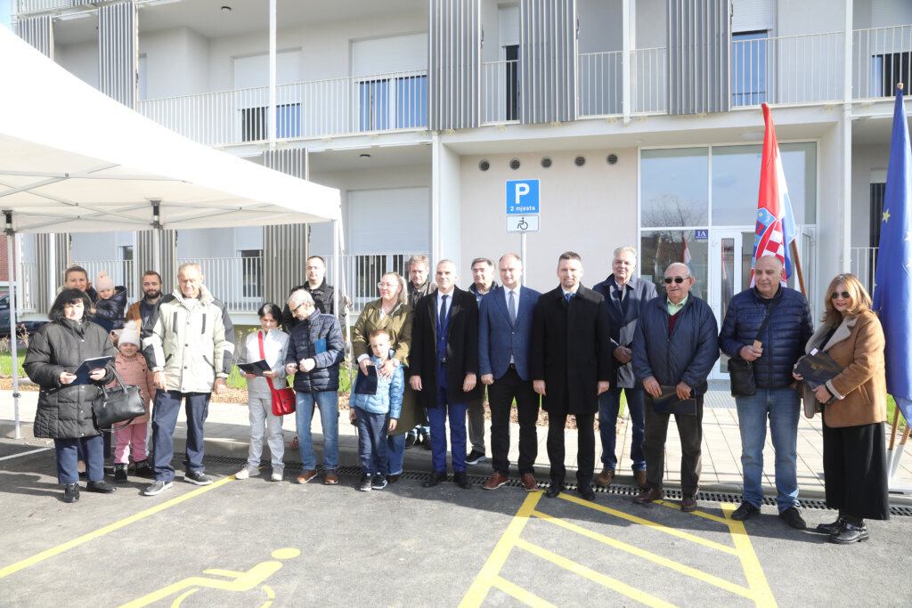 Sisak: Uručeni ključevi stanova privremenim korisnicima