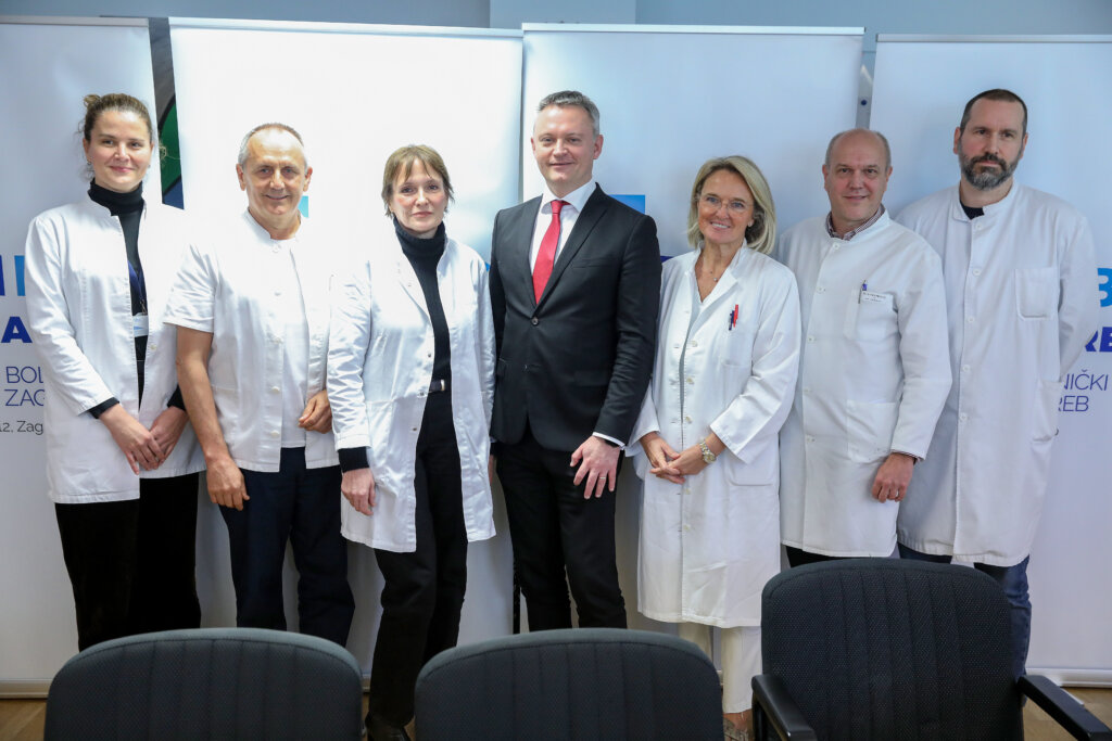 Tim KBC-a Zagreb uspješno izveo složen zahvat na bebi s tumorom