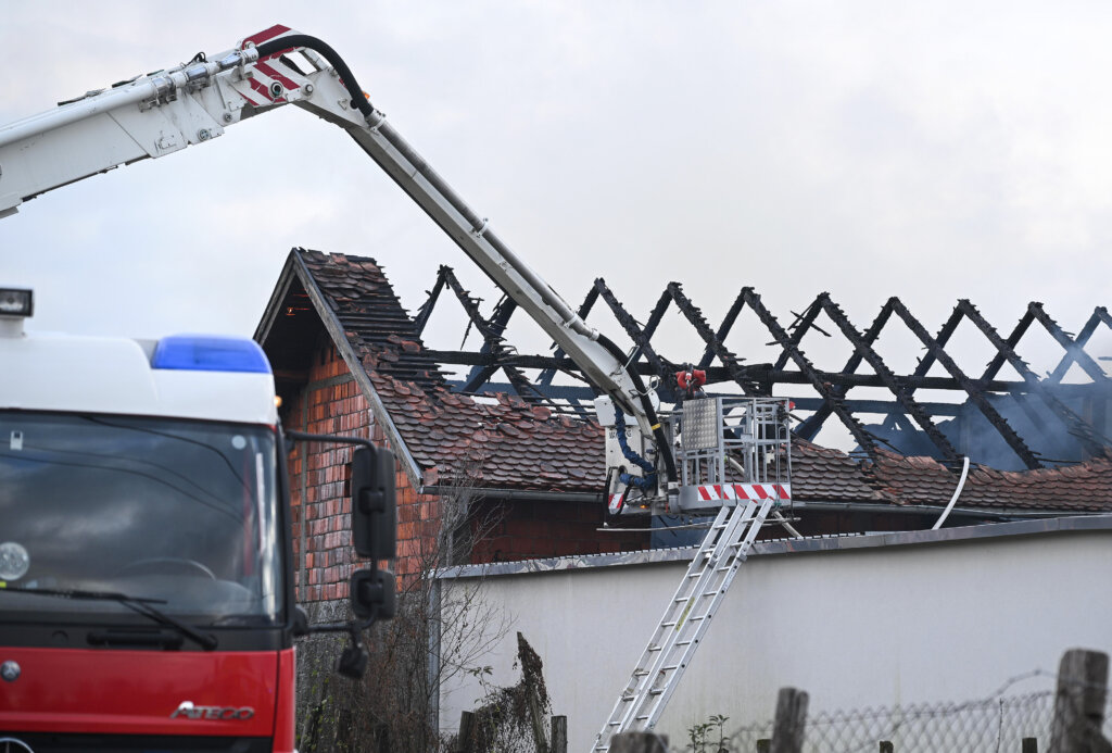 Izbio požar u skladištu guma u Sesvetama, ozlijeđeni radnici
