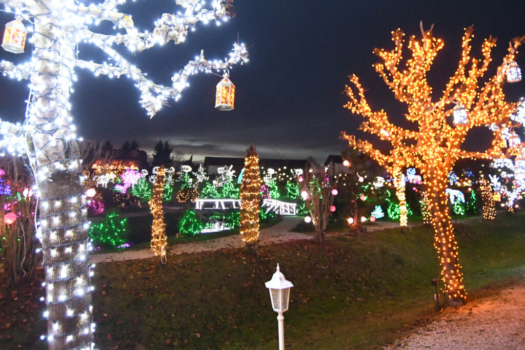 [VIDEO] Na imanju obitelji Salaj kod Čazme upaljeno 5,6 milijuna lampica