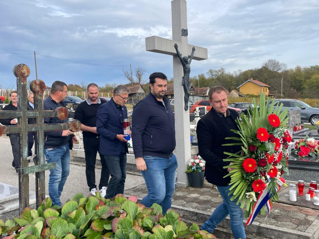 HSS povodom Svih svetih zapalio svijeće na grobu Josipa Pankretića