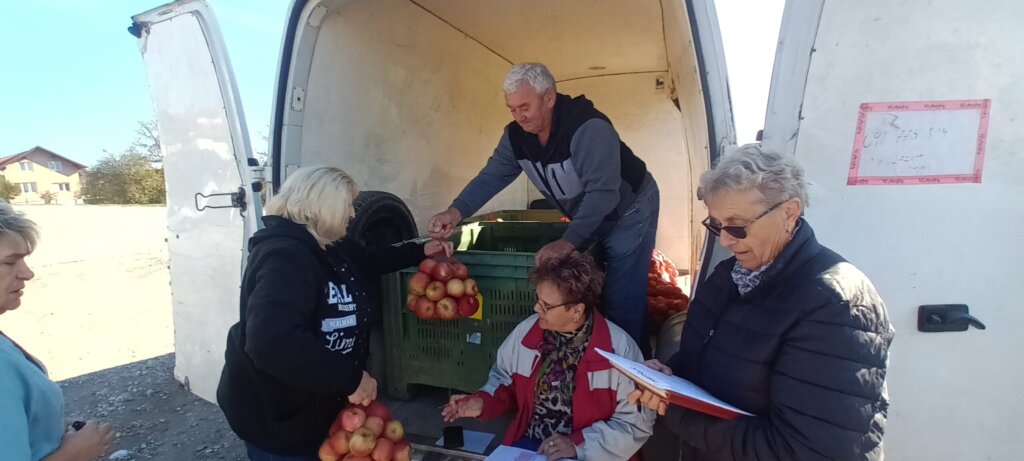 Gradska udruga umirovljenika Vrbovec osigurala jabuke za svoje članove
