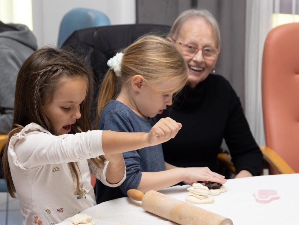 Vrtićanci i korisnici Caritasovog doma u Vrbovcu obilježili Dan kruha i jesenskih plodova