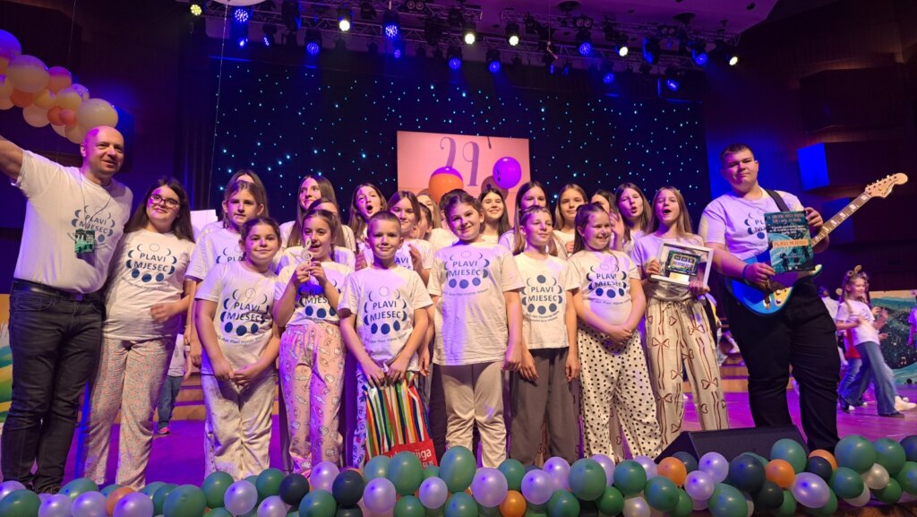 Dječji zbor Plavi mjesec osvojio četiri nagrade na Hrvatskom dječjem festivalu