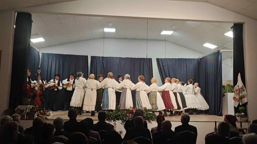 A17e2803 F17f 4d28 A60f Bfc63b9a440f