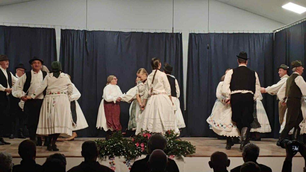 A7d049e8 9856 47cc A704 E315d8c1ec7e