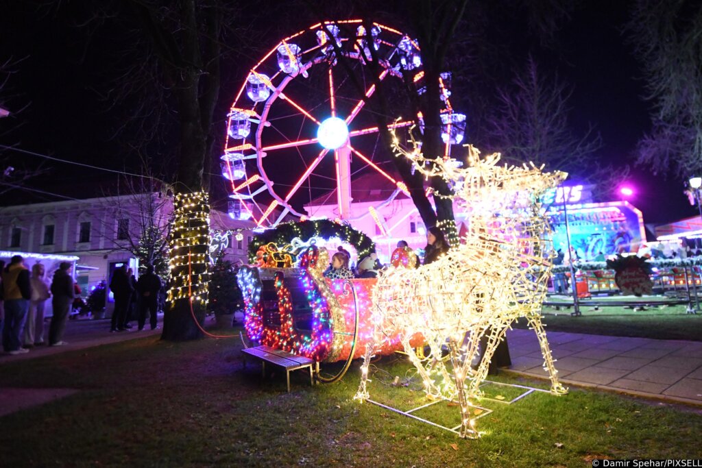 [VIDEO] Divlje jagode, Baruni, Mladen Grdović i Vesna Pisarović na “Adventu u Bjelovaru”