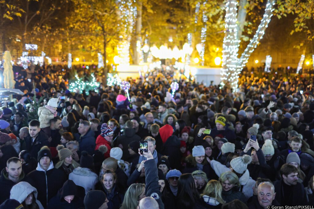 Paljenjem prve adventske svijeće otvoren Advent Zagreb