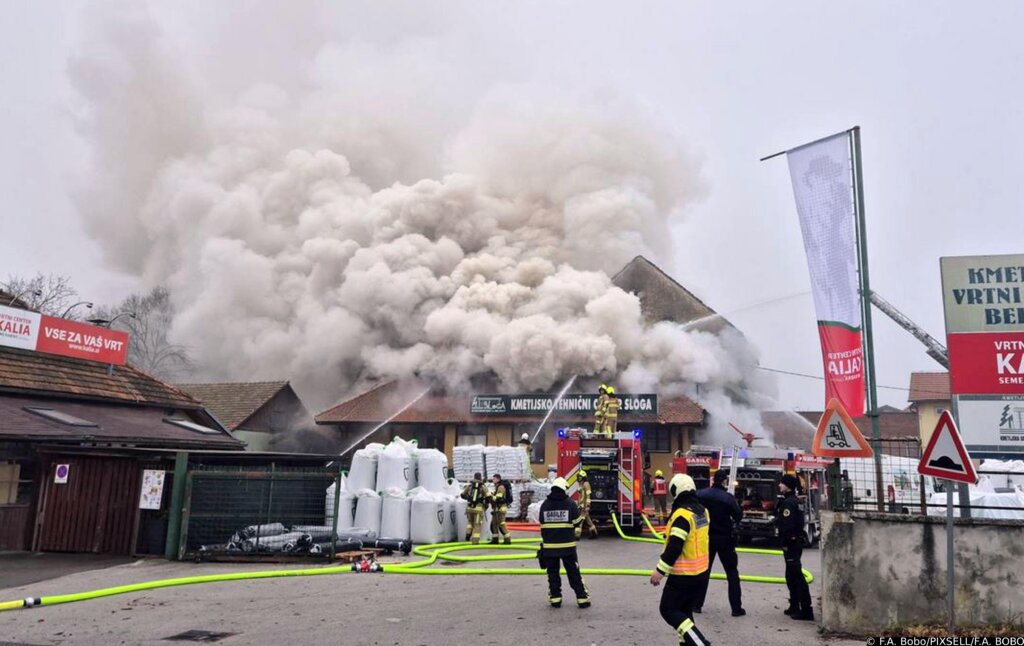 VELIKI POŽAR U SUSJEDSTVU Gori stara zgrada mlina