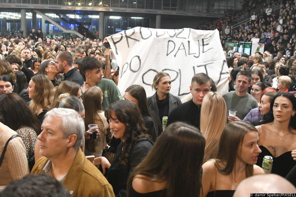 Zdravko Čolić Održao Koncert Pred Brojnom Publikom U Koprivnici