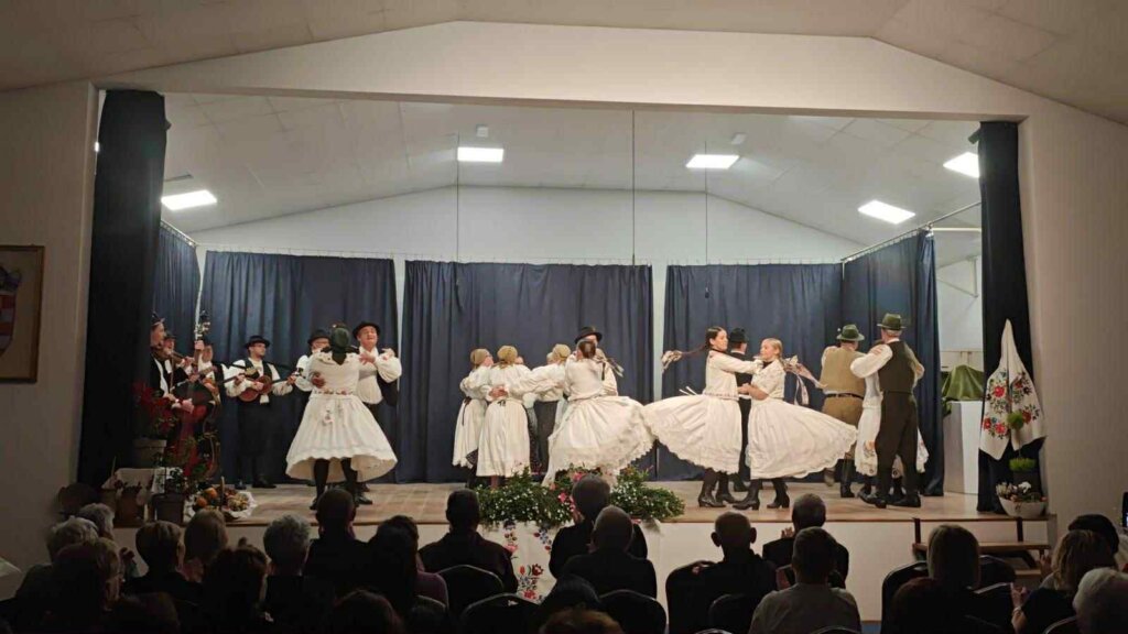 E164afeb 04d0 4dc7 B093 2c4a9ee9fd3b