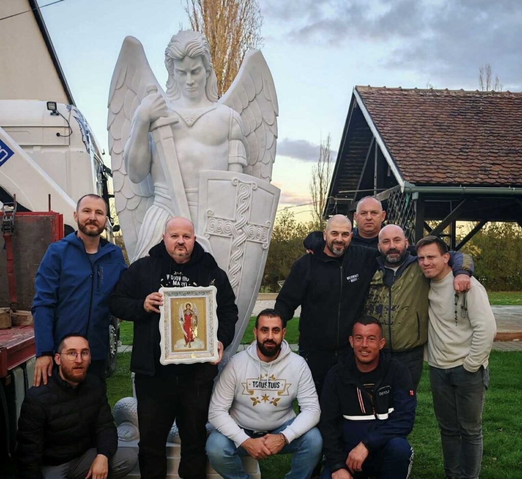 E76a70bb Db83 45d3 Abbe Eabb9269caf0