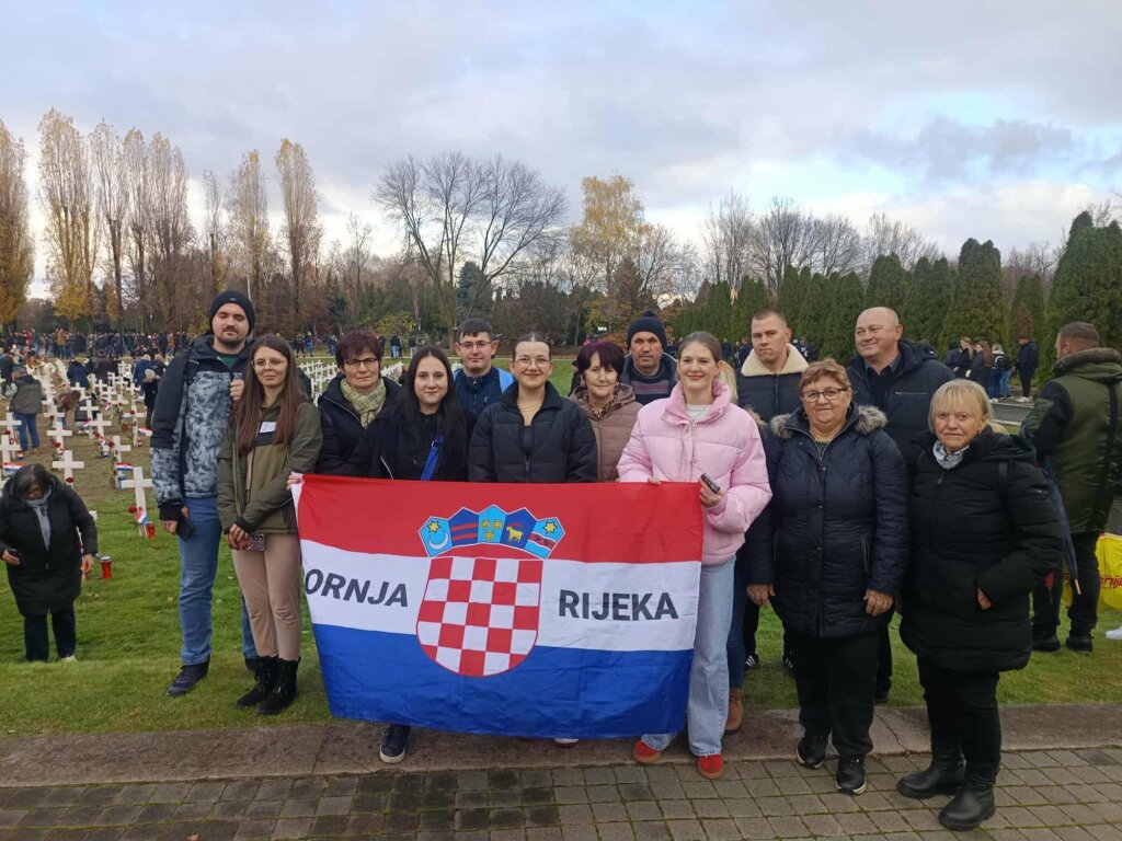 Gornjoriječki branitelji i članovi njihovih obitelji u Koloni sjećanja