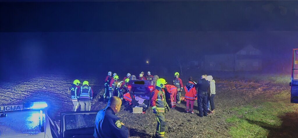 Više ozlijeđenih osoba u teškoj prometnoj nesreći