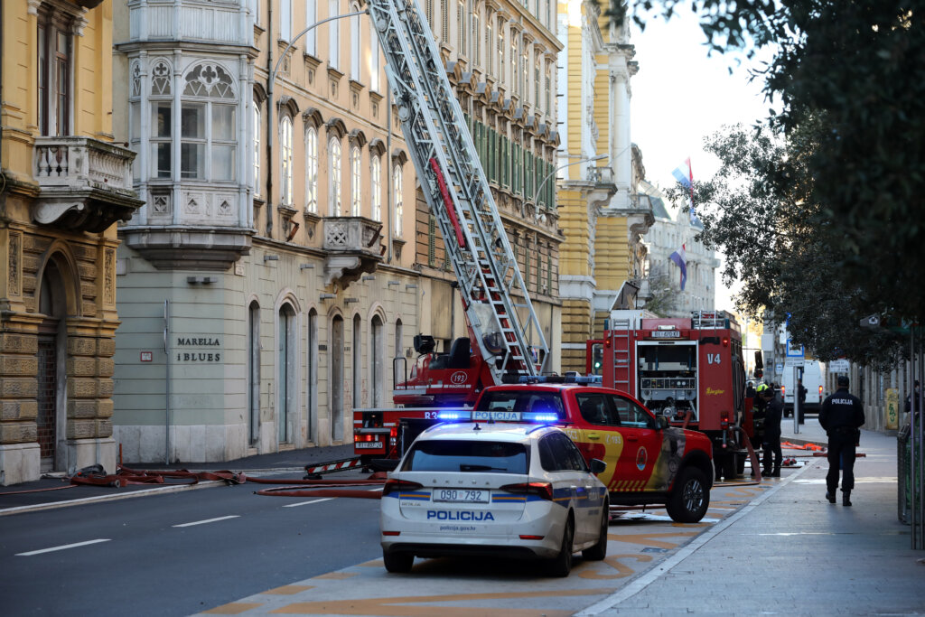 Tijekom gašenja požara zgrade pronađeno tijelo nepoznate osobe