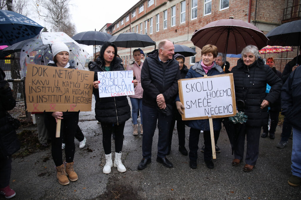 Poznanovac: Ispred Tvornice Inkop Održan Mirni Prosvjed Zbog Sporosti Institucija U Sanaciji Opasnog I Ostalog Otpada