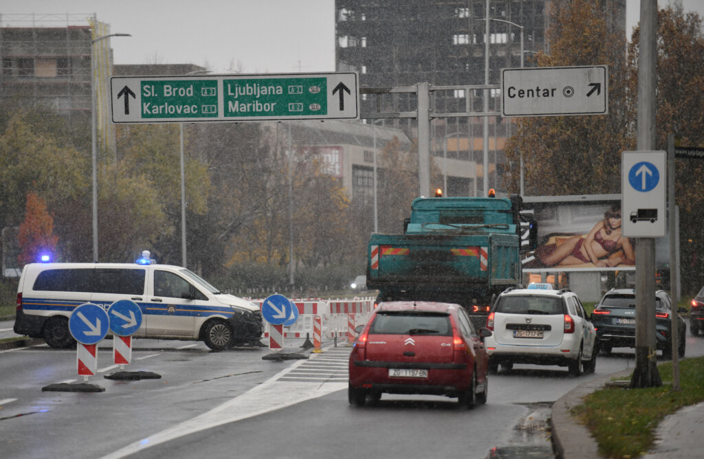 Zagreb: Zbog zatvorenog podvožnjaka, nastavljaju se radovi na regulaciji prometa, ali i gužve