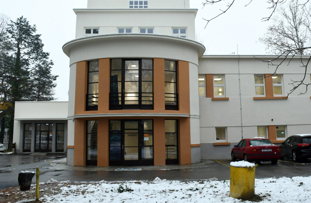 Sisak: Odjeli sisačke bolnice vratili se u staru zgradu