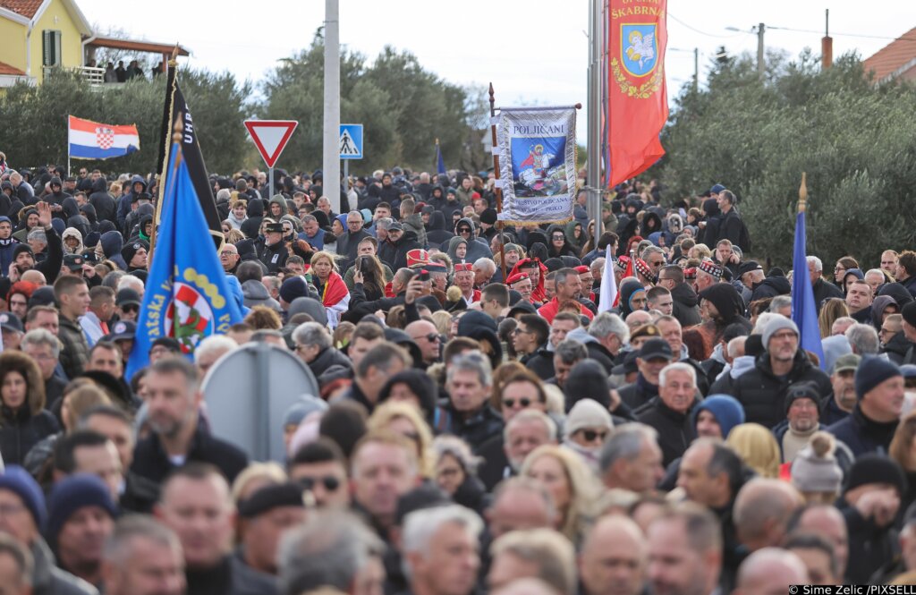 Kolona sjećanja u Škabrnji i sjećanje na žrtve strašnog zločina agresora 1991.