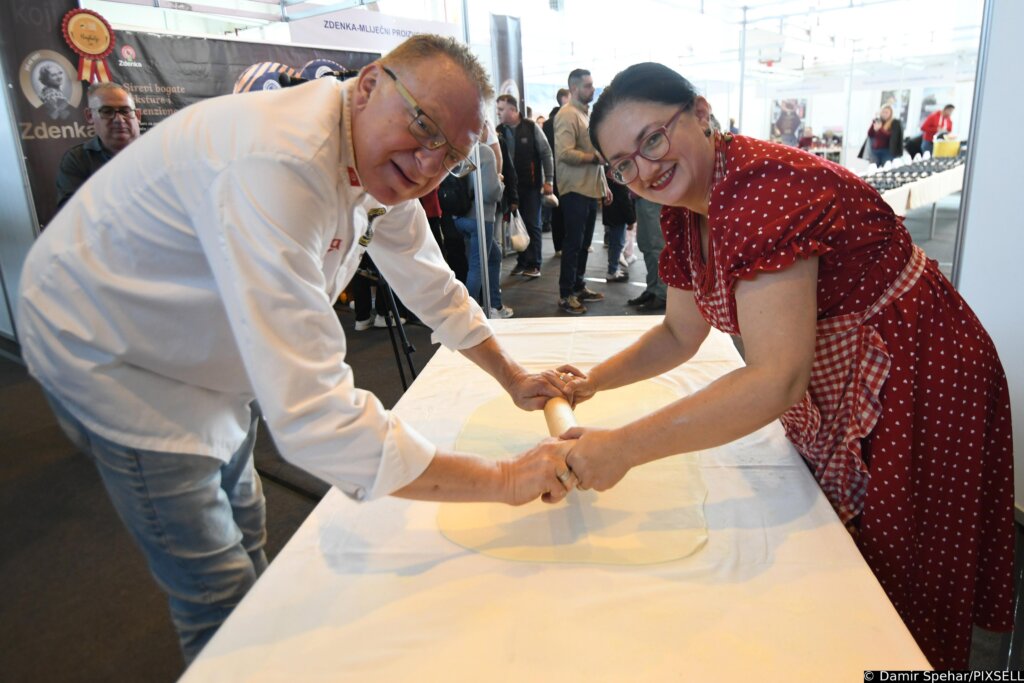 [VIDEO] NESVAKIDAŠNJE JELO Pripremljeni štruklji od vrganja