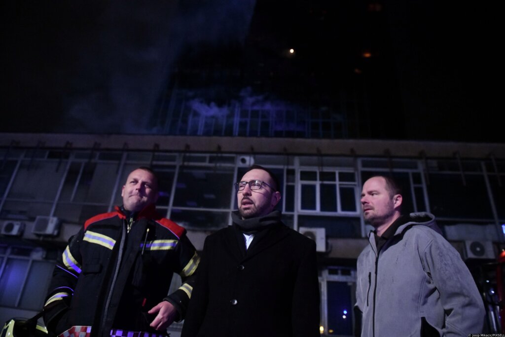 Tomašević: Požar na zgradi Vjesnika gasit će se tijekom dana, šteta je totalna