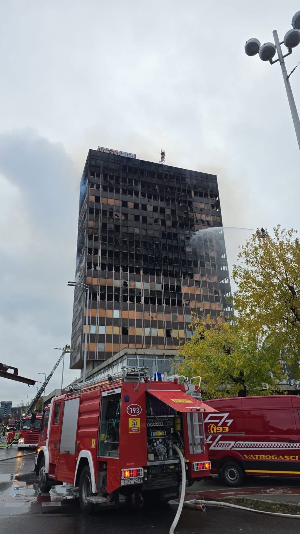 Požarište Vjesnika pregledavaju termo kamere, statičari procjenjuju konstrukciju