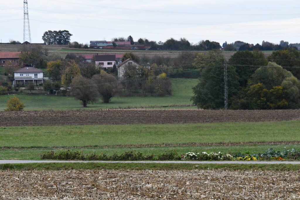 U unutrašnjosti često niski oblaci, tijekom noći i jutra i magla