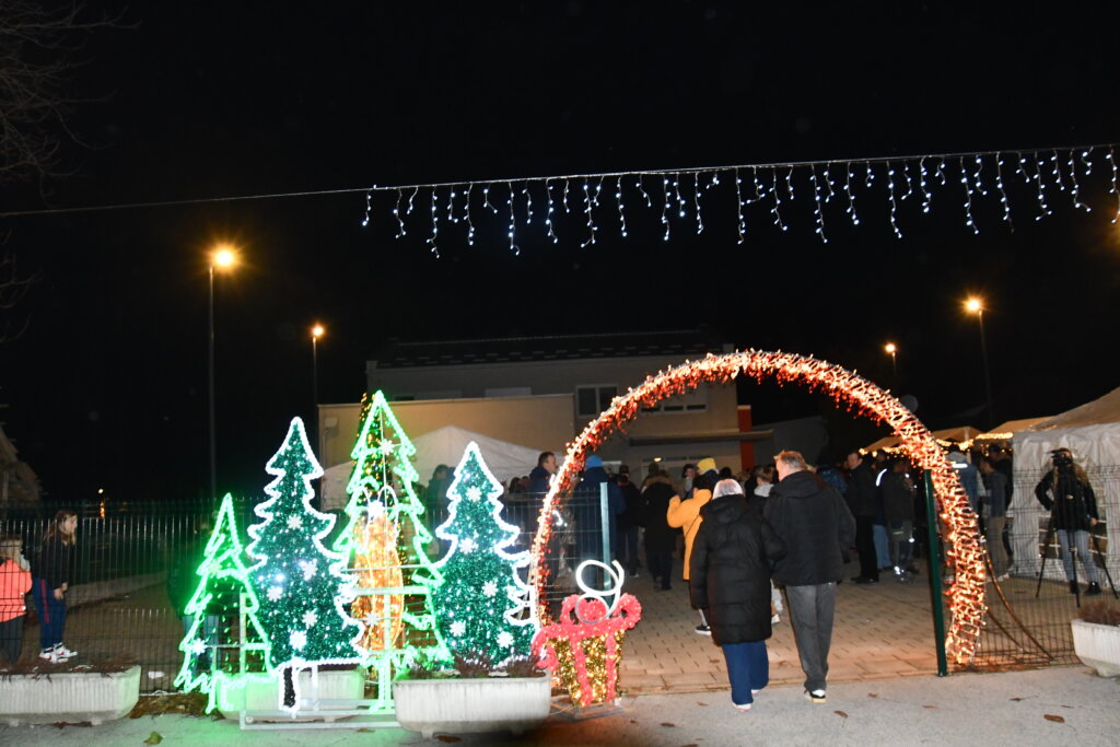 Promjenljivo oblačno sa sunčanim razdobljima