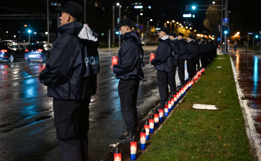 Paljenjem lampaša u Vukovarskoj Zagreb se prisjeća žrtava Vukovara