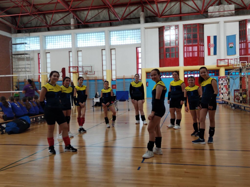 Mlade križevačke odbojkašice odigrale tri susreta u Daruvaru