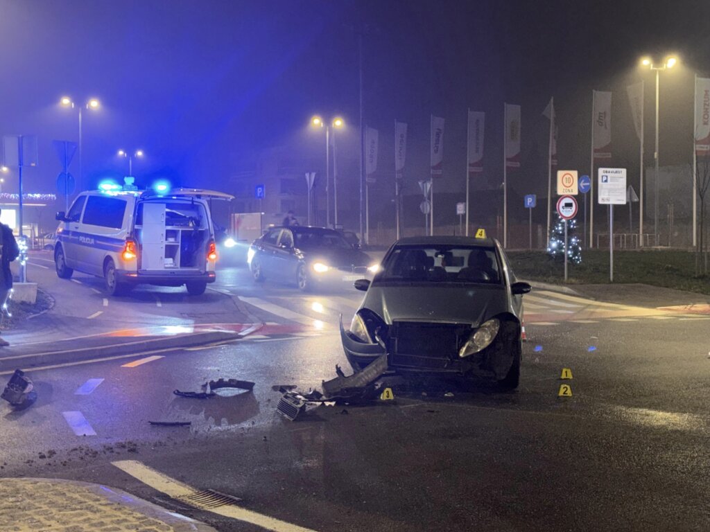 [FOTO] Težak sudar na kružnom toku u Križevcima