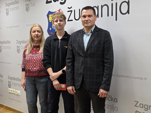 20251204 102049.jpg 648x432 Q85 Subsampling 2