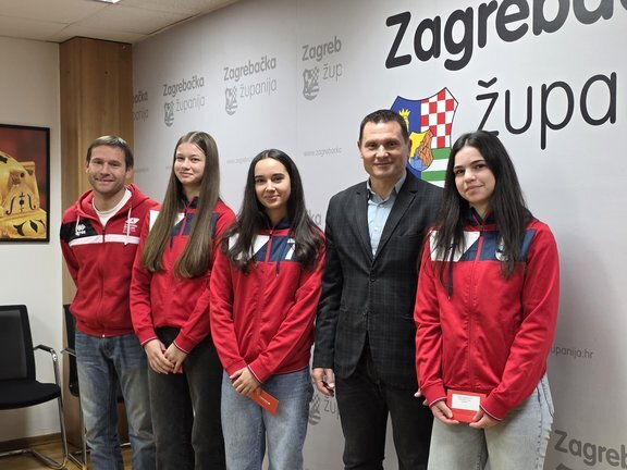 20251204 102138.jpg 648x432 Q85 Subsampling 2