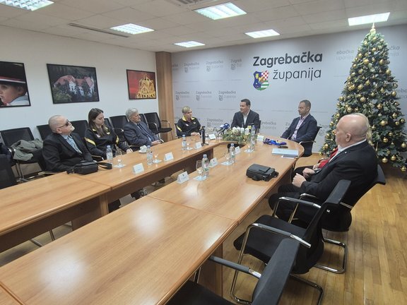 20251217 100952.jpg 648x432 Q85 Subsampling 2