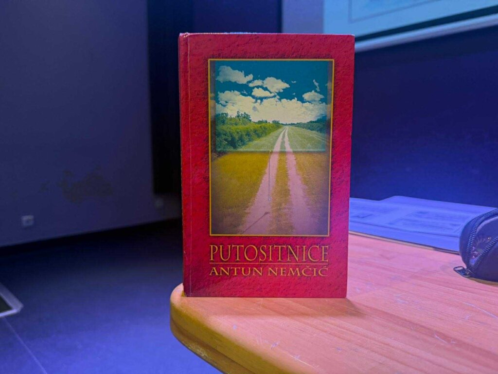 3f984ef3 37a3 49a9 9bd4 3d7ad630ffb8