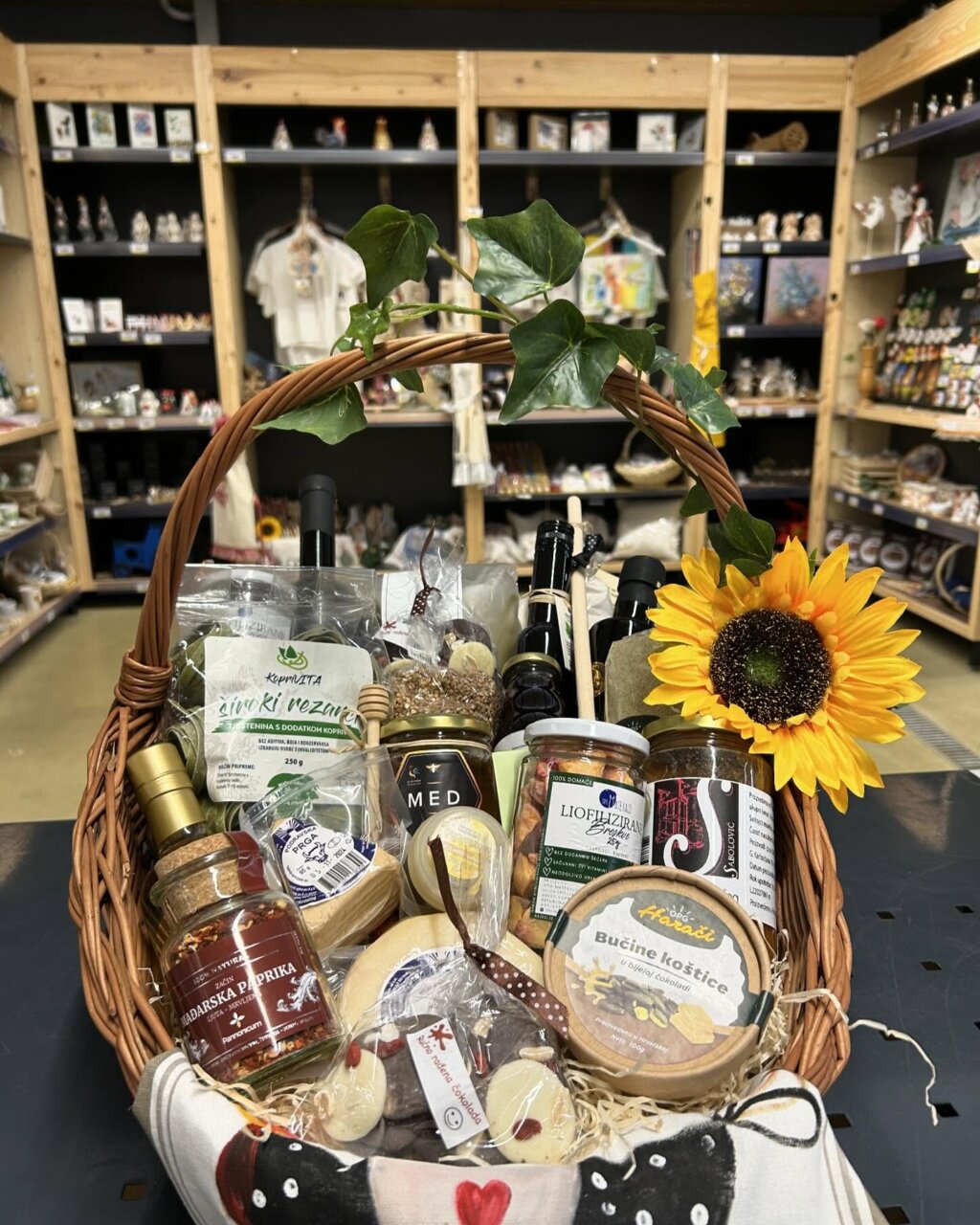 460962802 17937450839912686 4582022725741369485 N