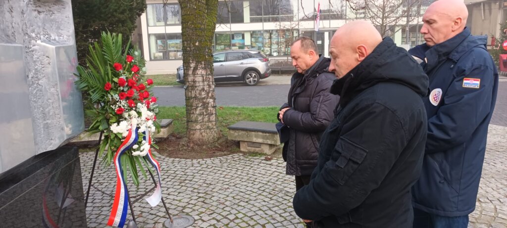 498c9249 B24f 4052 A31b 2de6f13514c6