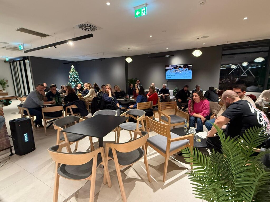 5d665ee7 15ad 45d4 B2a5 5b55119c79ff