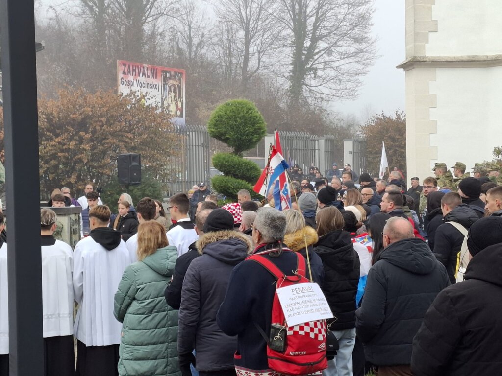 6cd4385c 8965 4593 A375 F4732e577d7c